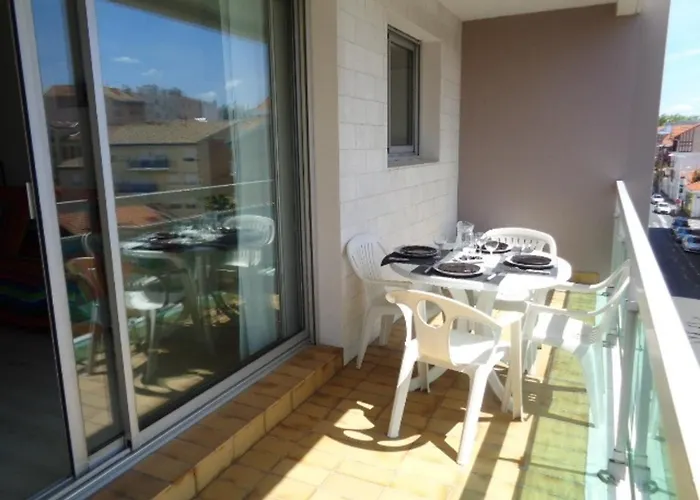 En Centre-ville D'arcachon Avec Balcon, Parking Prive Et Wi-fi, A 300m De La - Fr-1-374-28 Apartmán